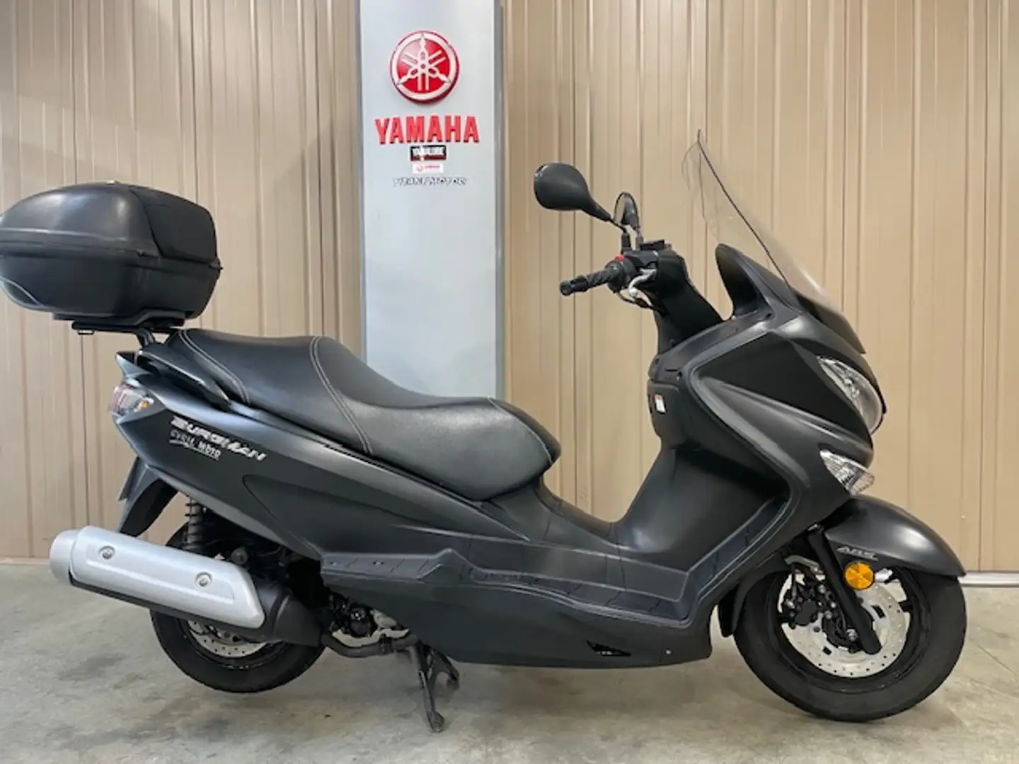 Suzuki Burgman 125 Negro - 2