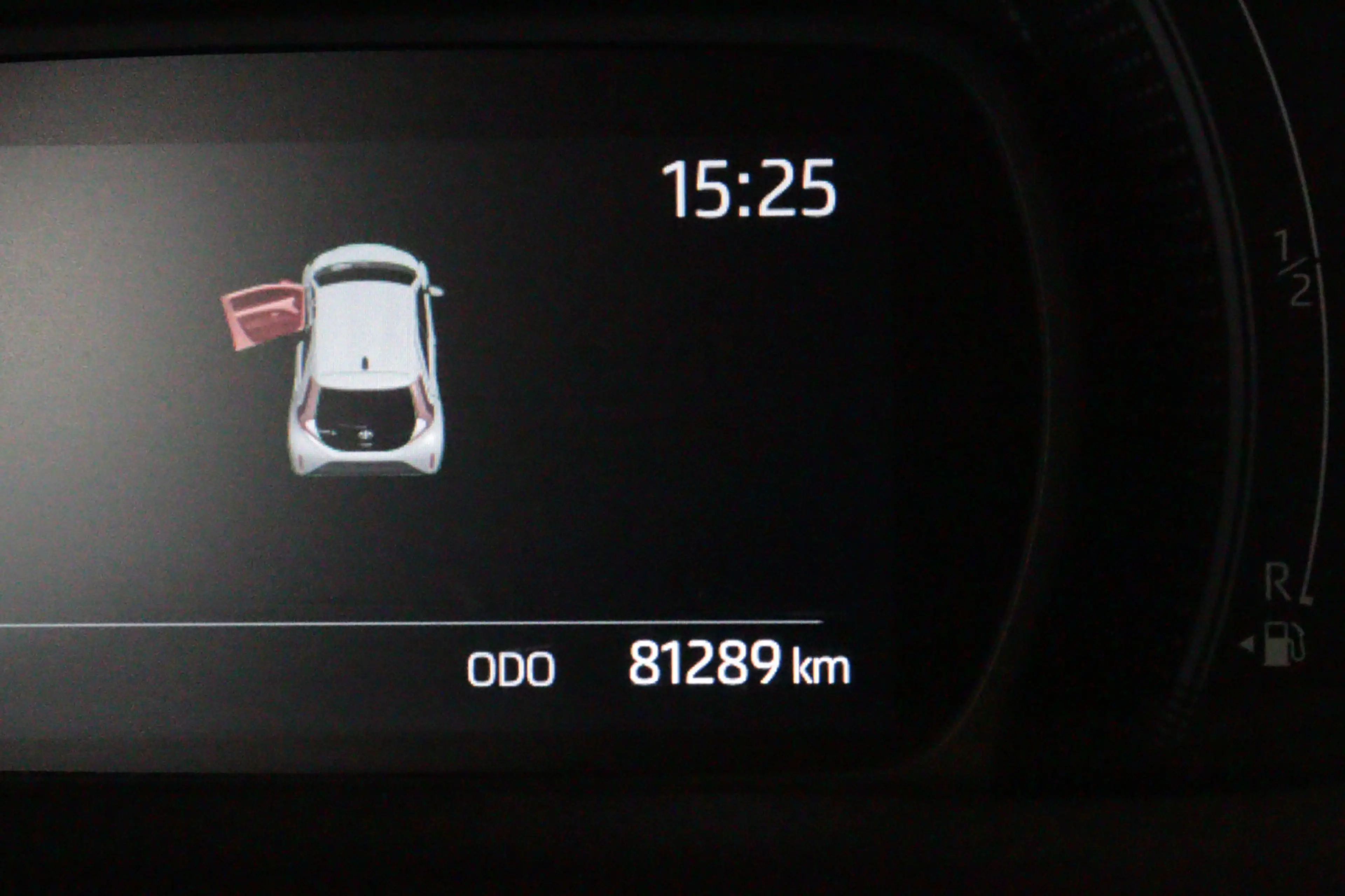 Toyota Aygo X 1.0 VVT-i MT | APPCONNECT | AIRCO | ADAP CRUISE | — photo 12