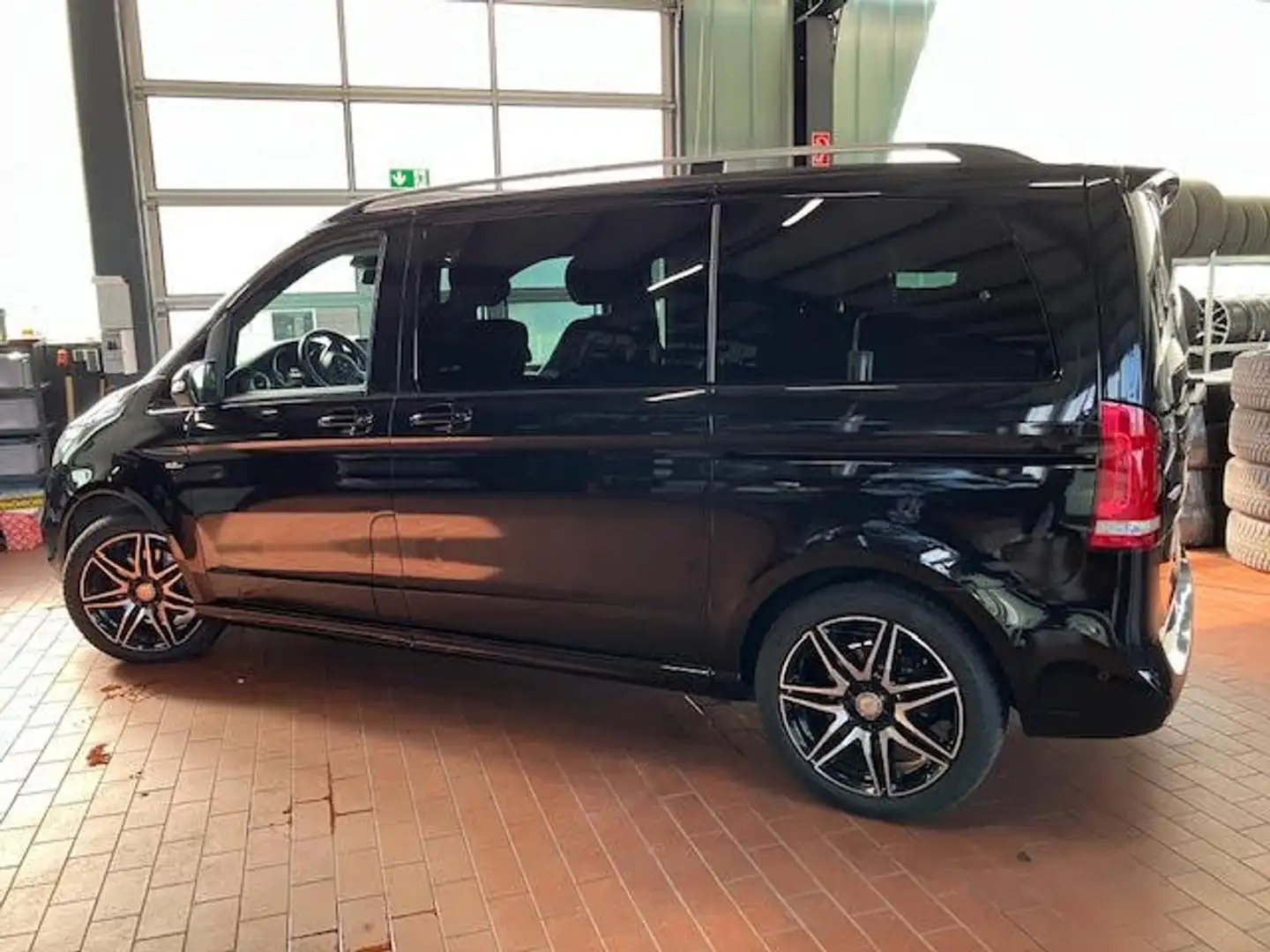 Mercedes-Benz V 220 250 CDI/AMG/BT/EDI. 4MATI./AHK/360°/Burmester Schwarz - 2