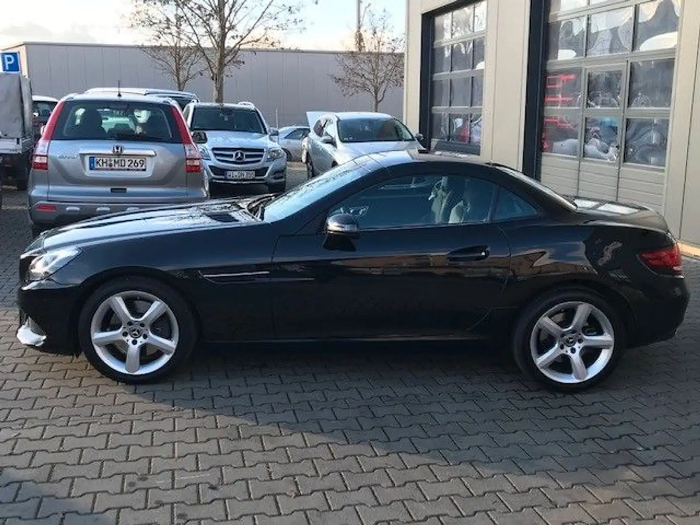 Mercedes-Benz SLC 200 Roadster Siyah - 2