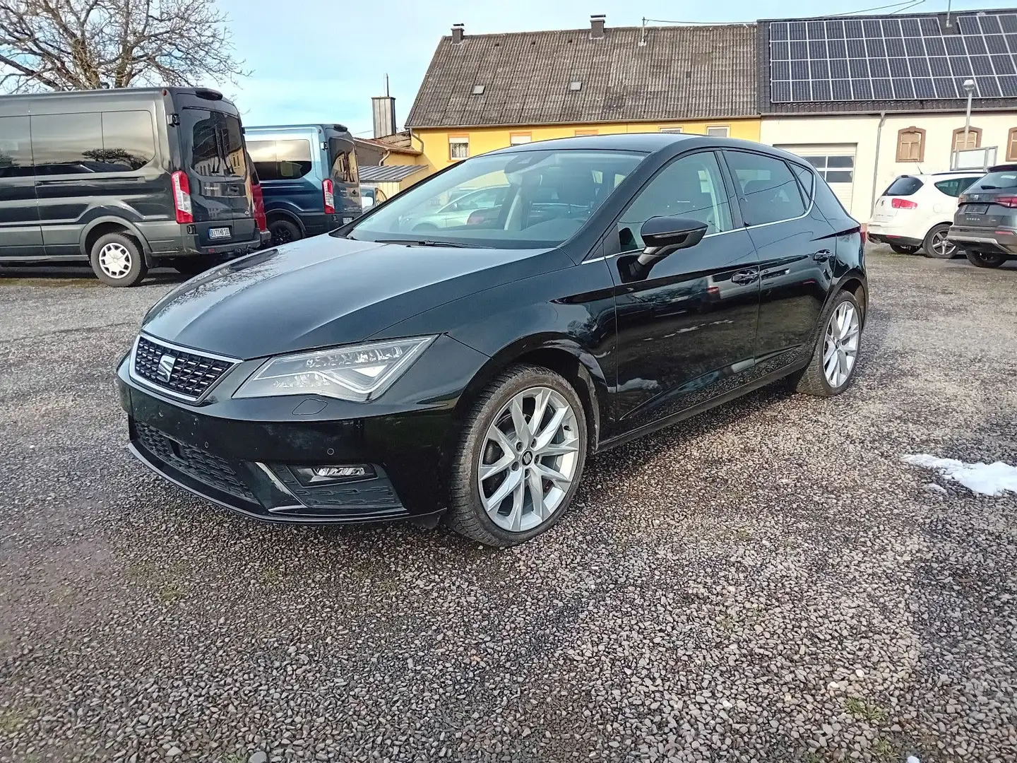 SEAT Leon 1,5TSI Xcellence-Sport+ T.-Leder+LED+18Zoll Schwarz - 2