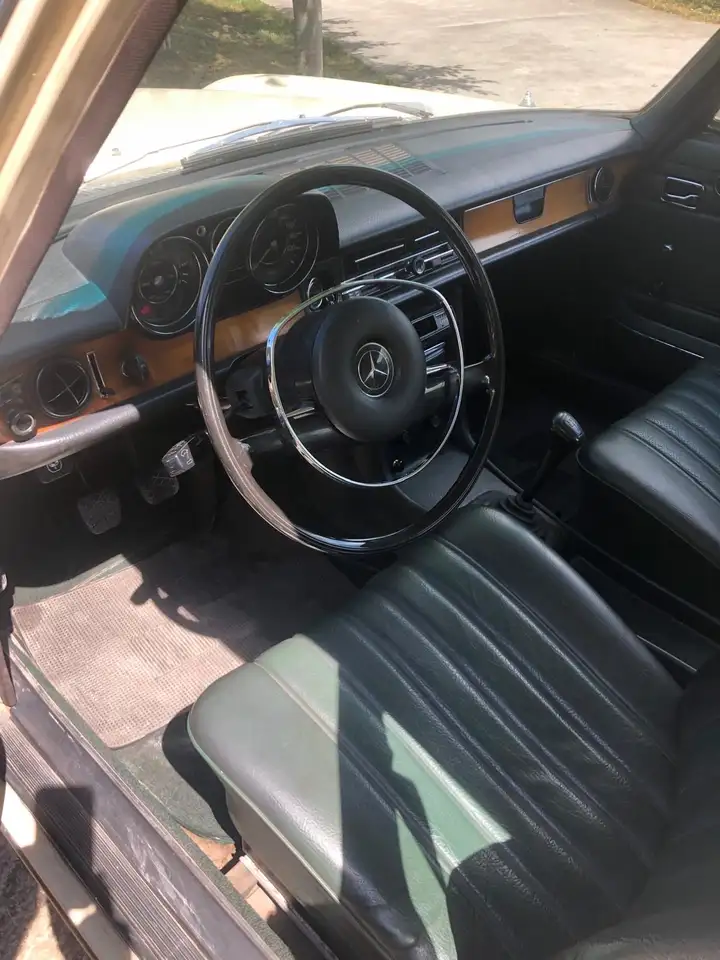 Mercedes-Benz 250 W114. Paint DB670 Hellelfenbein, foto 6