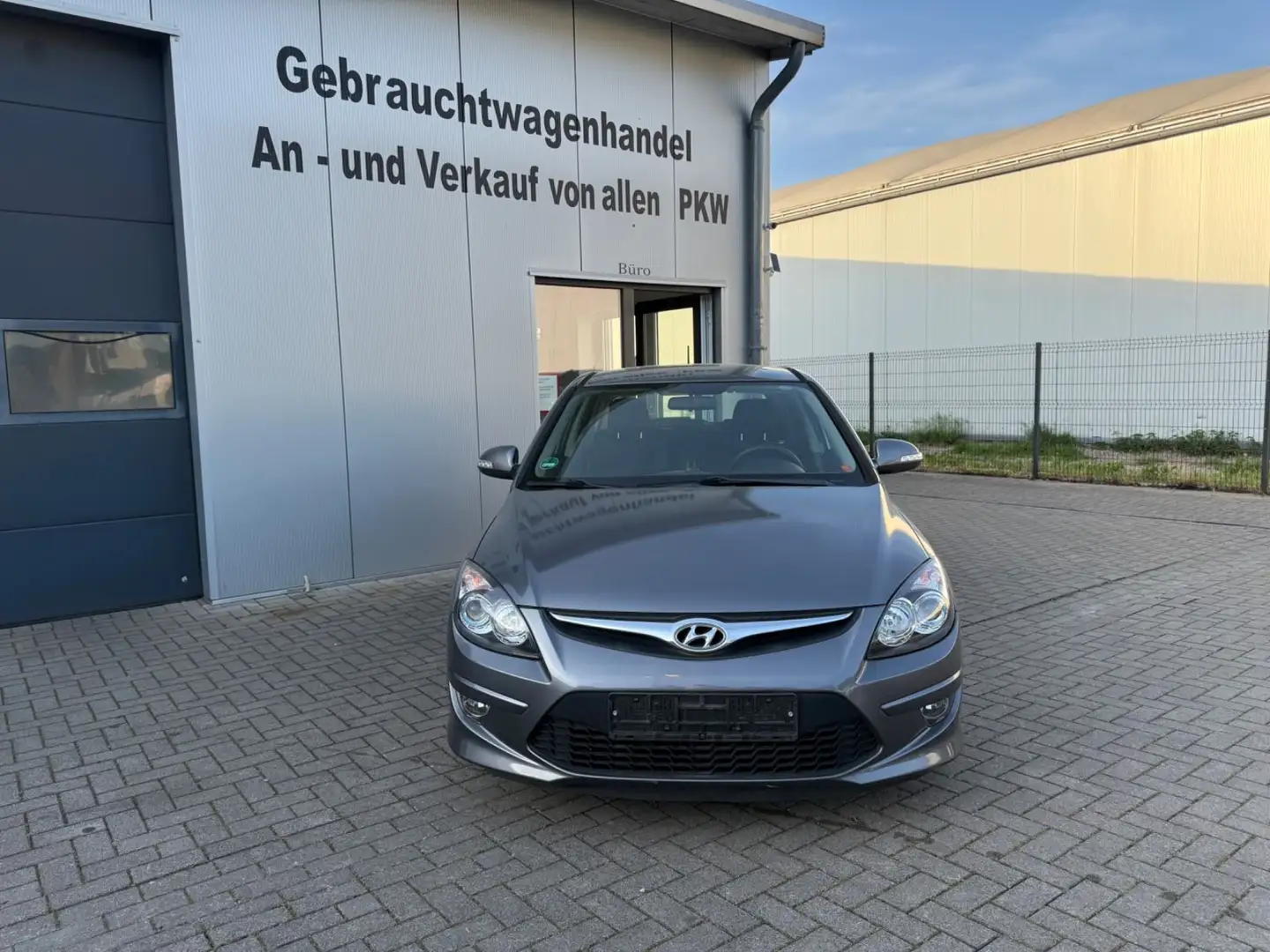 Hyundai i30 FIFA WM Edition*GJREIFEN*SHZ*HU11/26*KLIMA Grijs - 2