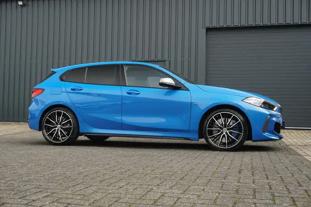 BMW 1 Series view 8