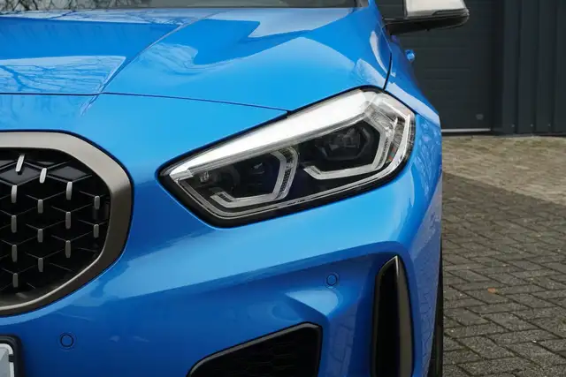 BMW 1 Series view 11