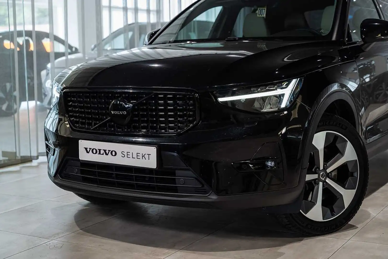 Volvo XC40 Plus, B3 mild hybrid Essence Noir - 2