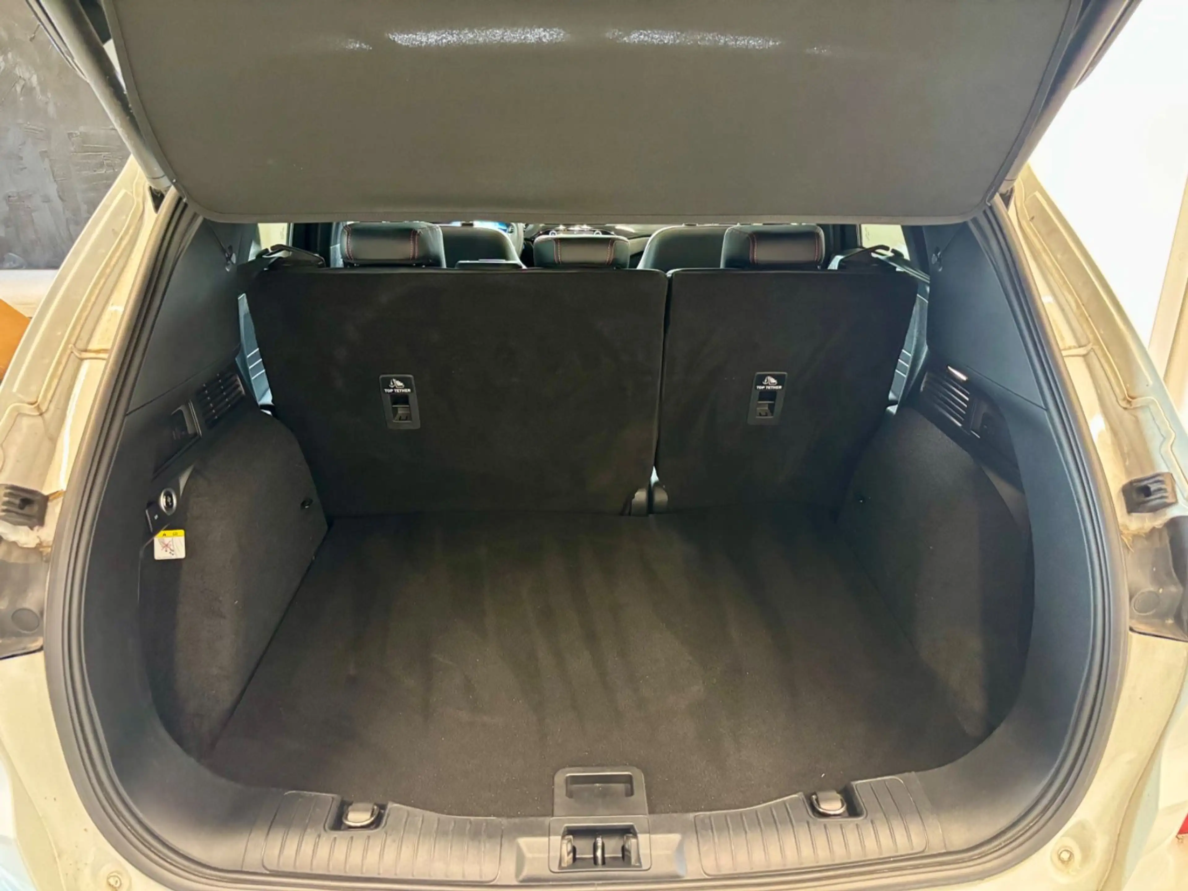 Ford Kuga 2.0 EcoBlue Hybrid ST-Line X — photo 10