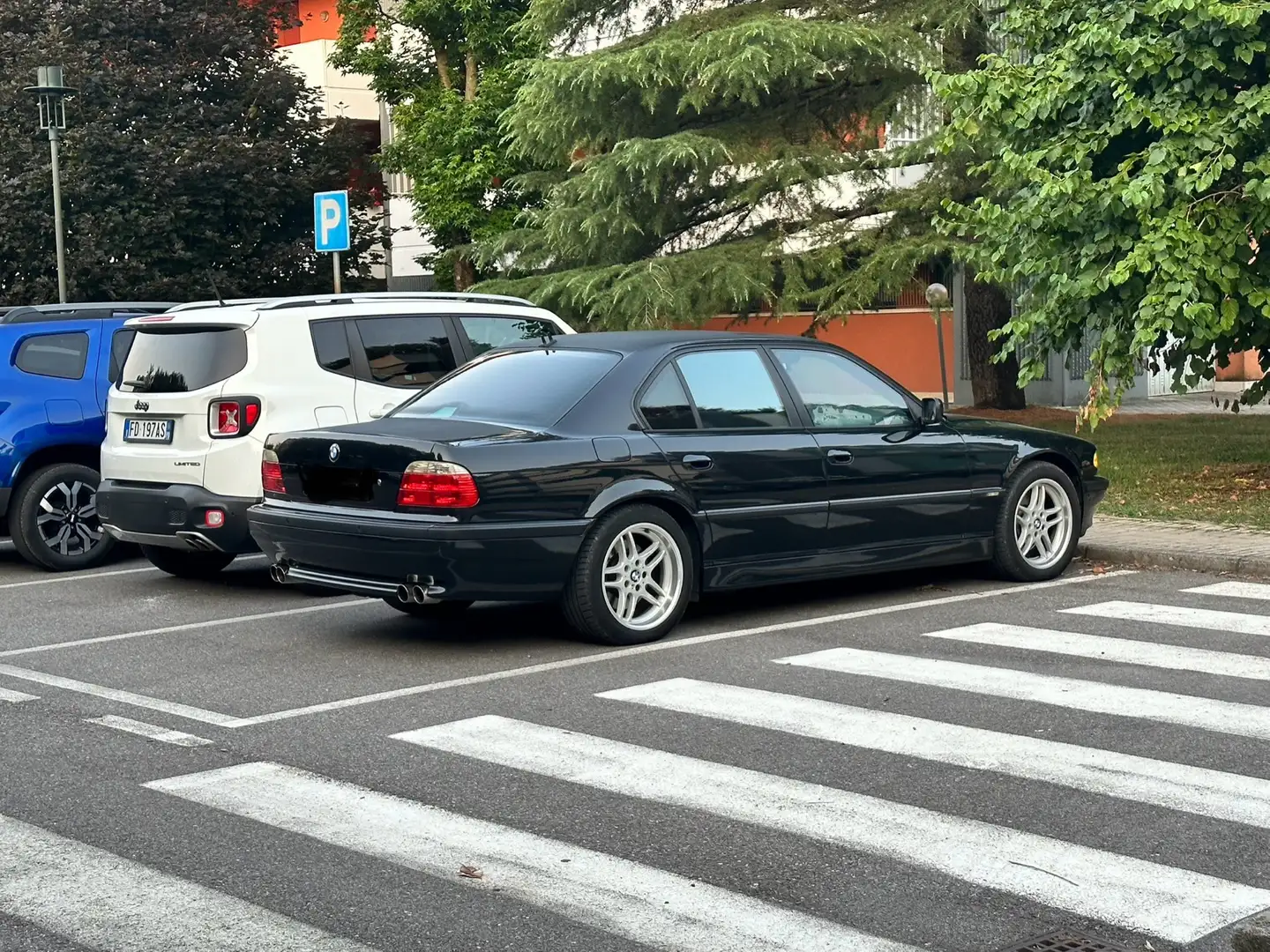 BMW 750 750iA Noir - 1