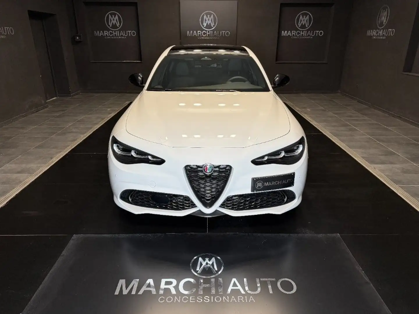 Alfa Romeo Giulia 2.2 Turbodiesel 210 CV AT8 AWD Q4 Veloce Bianco - 2