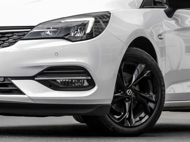 Opel Astra view 5