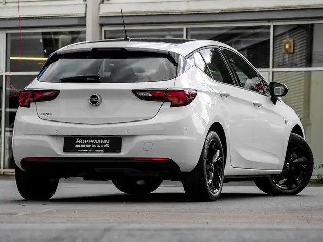 Opel Astra view 2