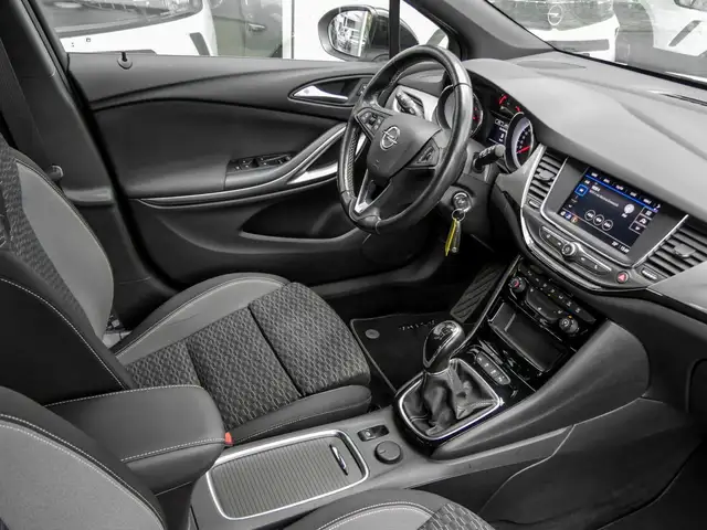 Opel Astra view 3