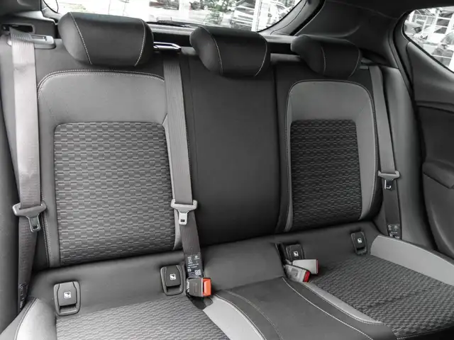 Opel Astra view 4