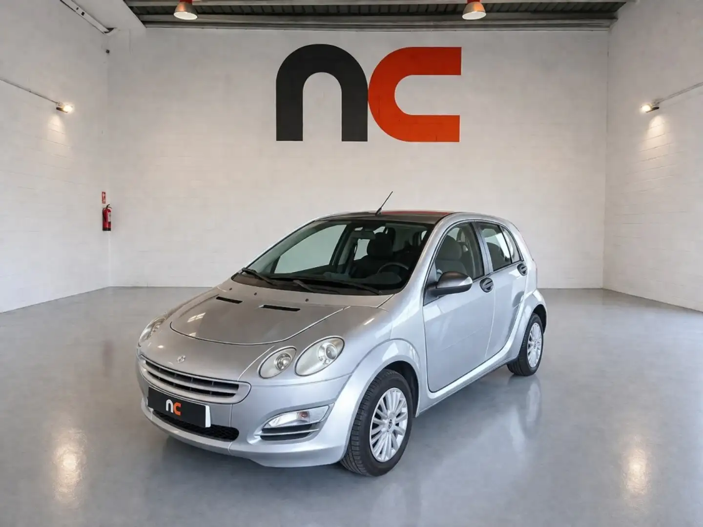 smart forFour Pequeño Manual de 5 Puertas Plateado - 1