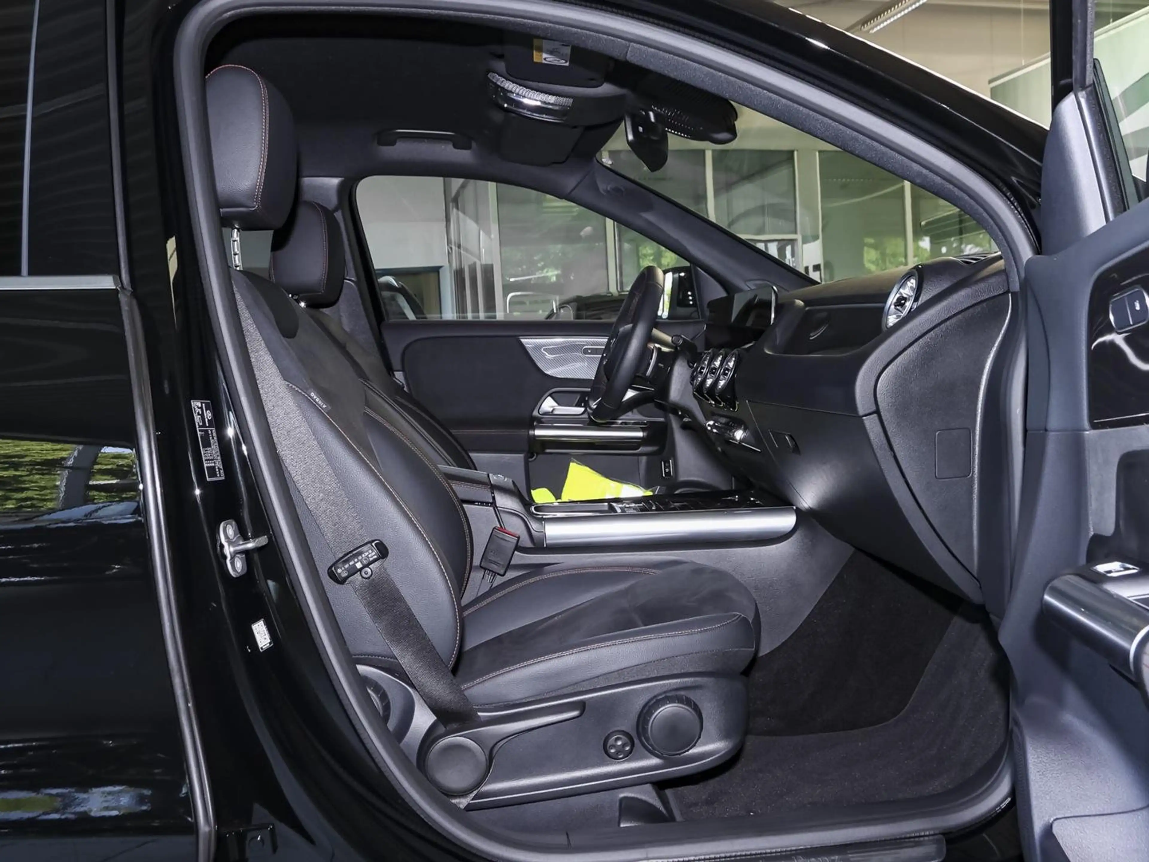 Mercedes-Benz GLA 200 AMG-Advanced Keyless-Go Rückfahrkamera — photo 6