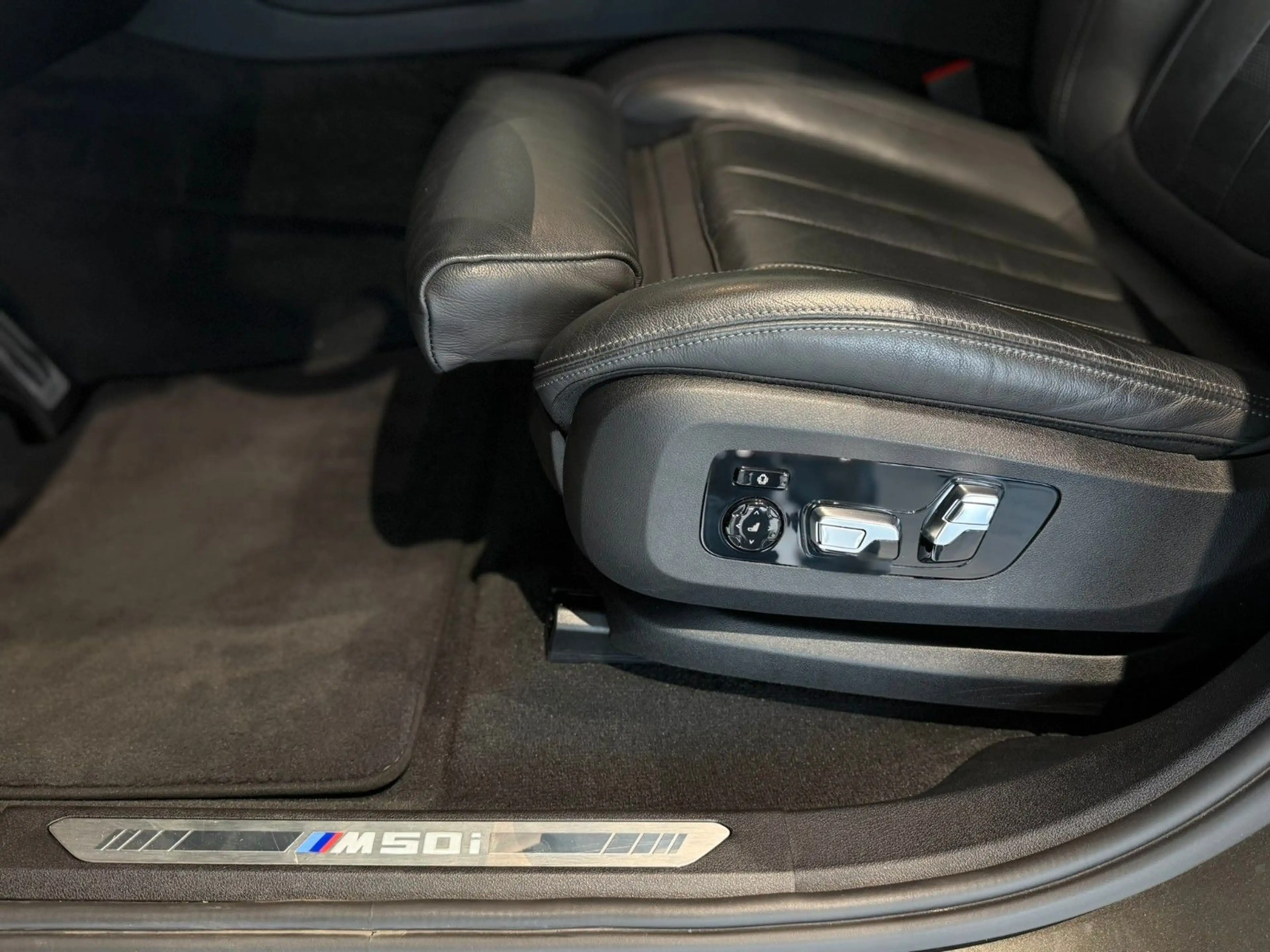 BMW X6 M50 i*Ambiente*Pano.*AHK*HUD*360°*H/K* — photo 14