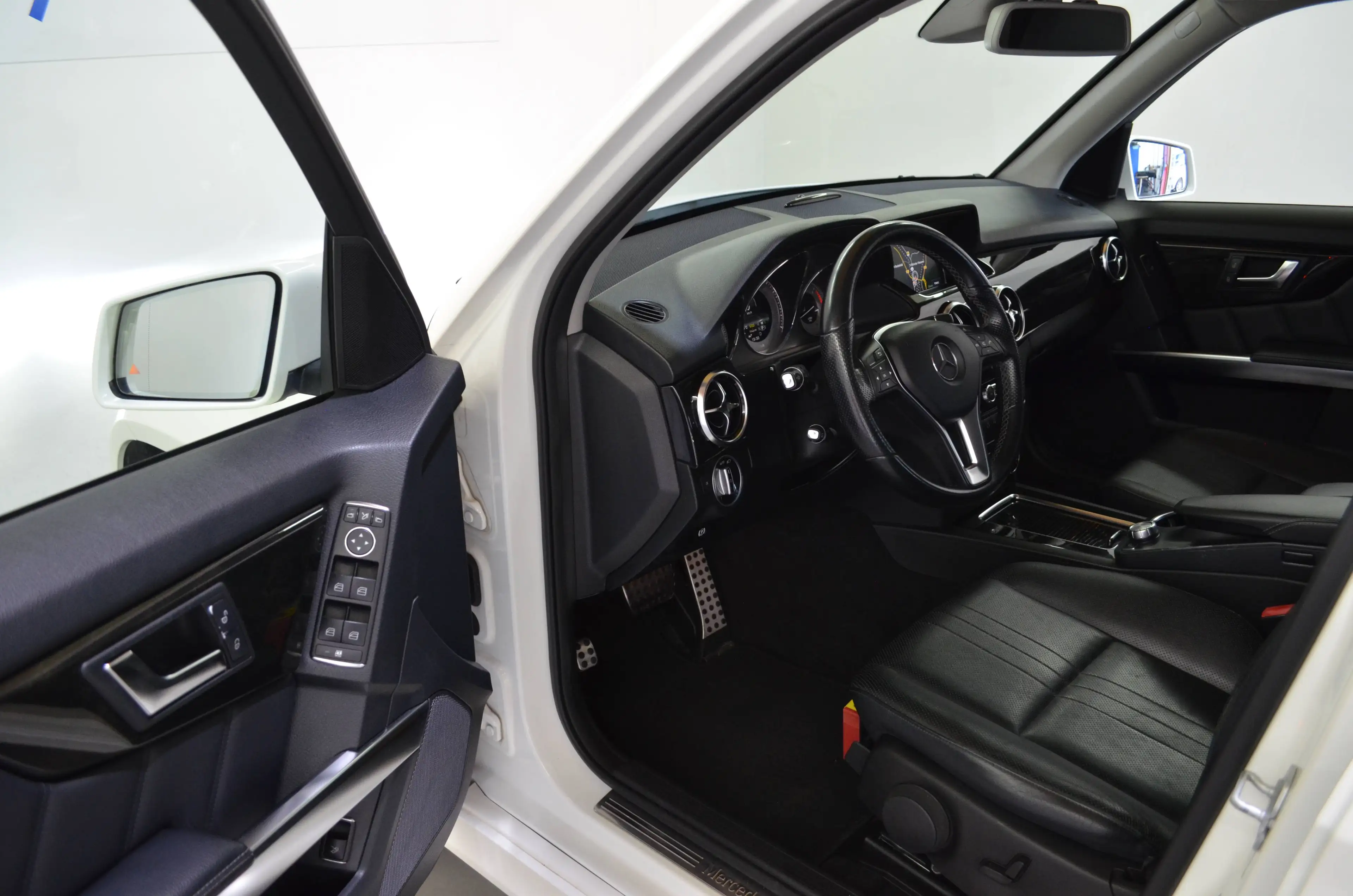 Mercedes-Benz GLK 350 CDI 7G 4M AMG-LINE"LEDER"SITZLLM"KAMERA"DISTR+"AMBIENTE — photo 7