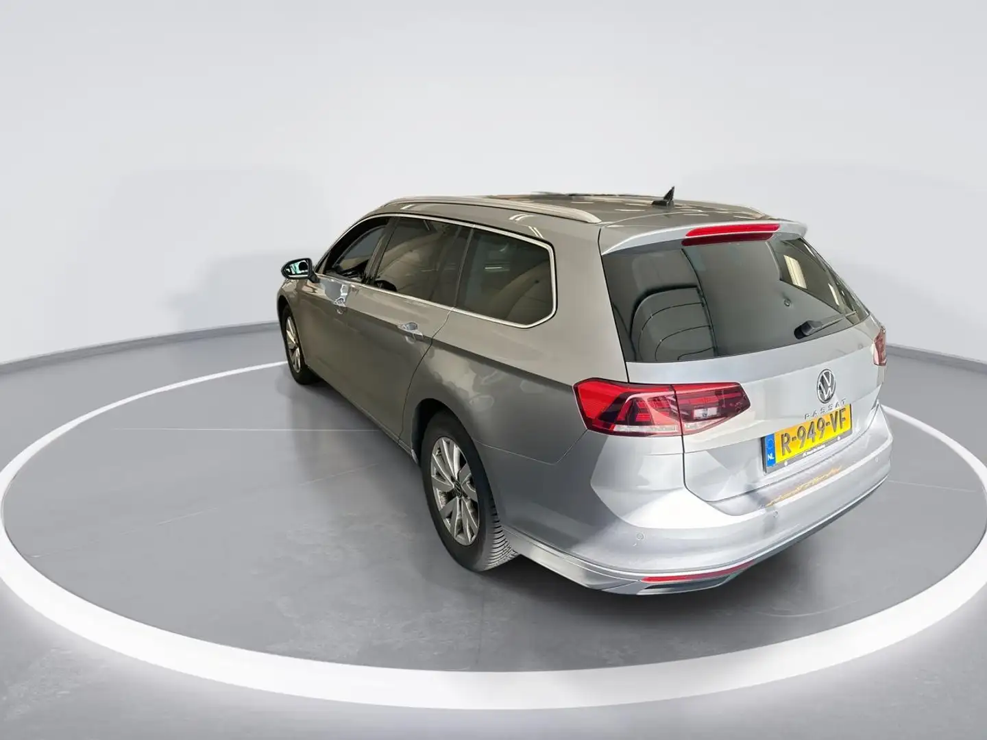 Volkswagen Passat Variant 1.5 Tsi 150pk DSG Business · Apple/Android Car Pla Zilver - 2