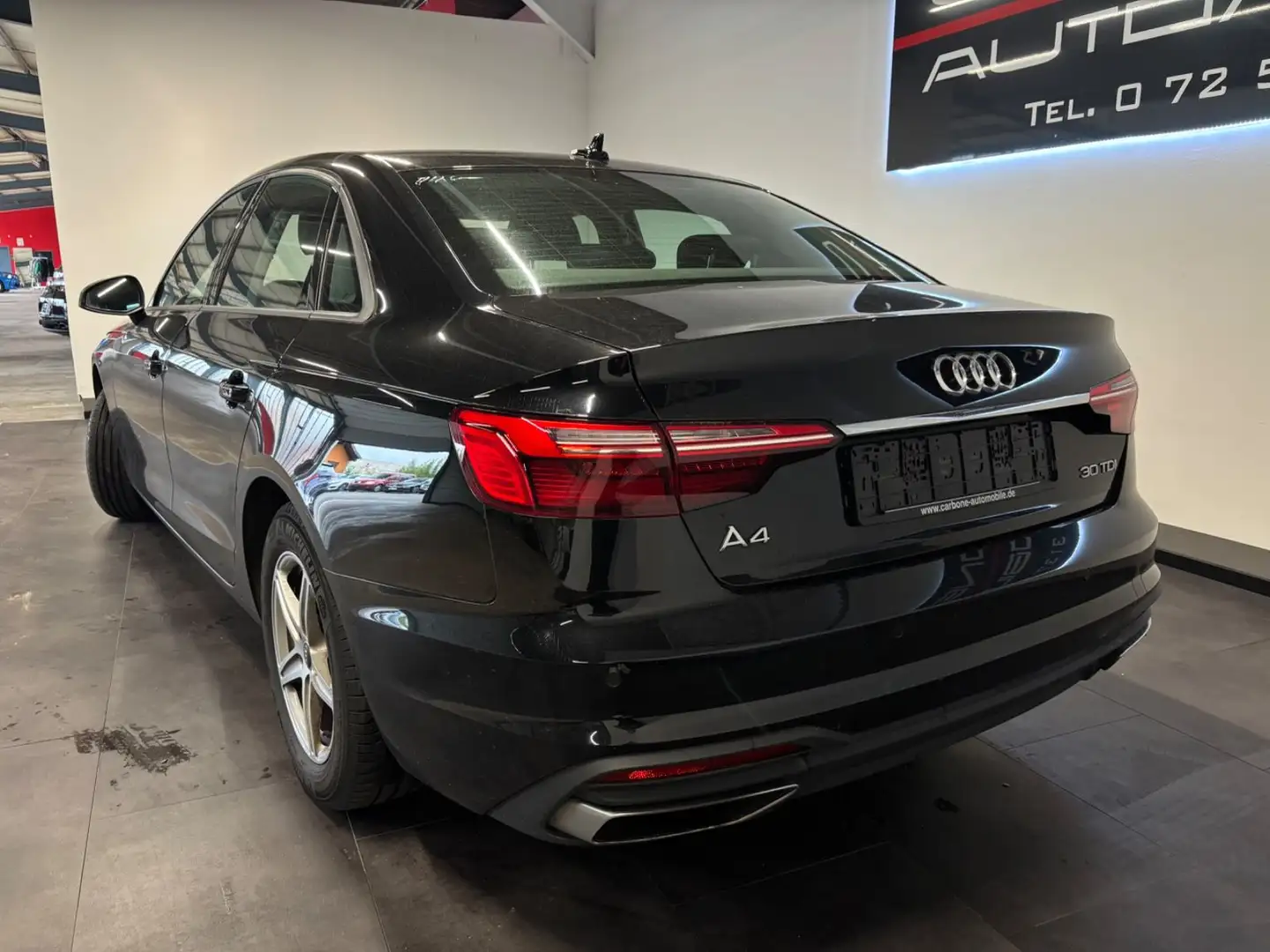 Audi A4 Lim. 30 TDI basis Schwarz - 2