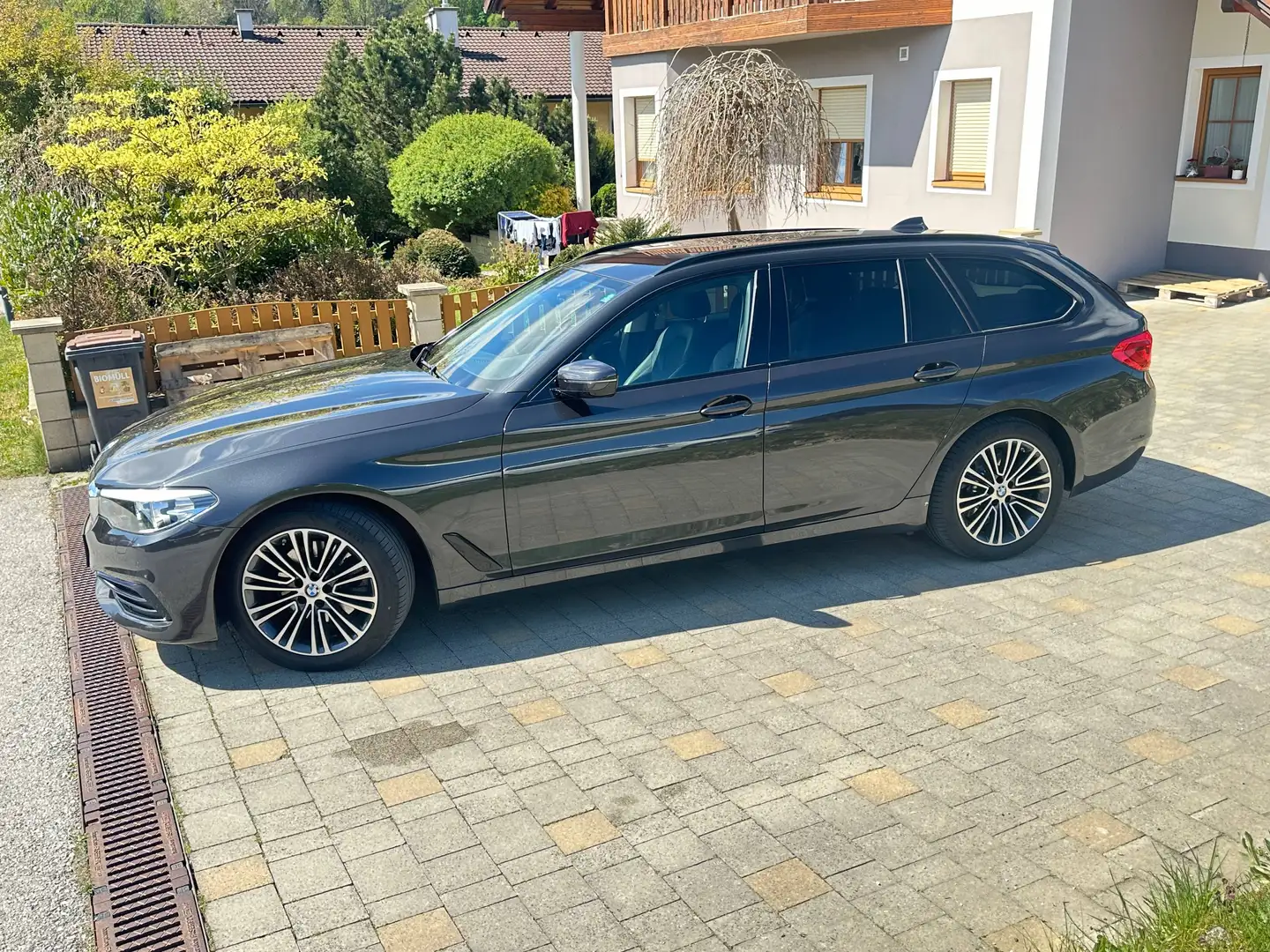 BMW 520 520d 48 V Touring Aut. Grau - 2