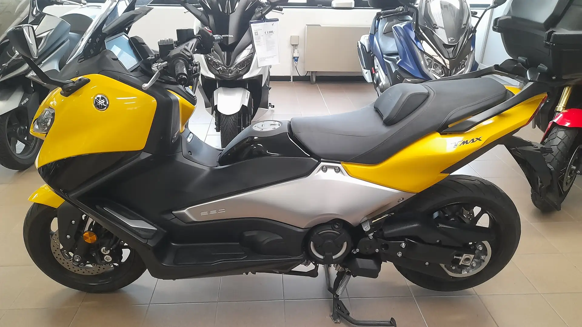 Yamaha TMAX 560 Giallo - 1