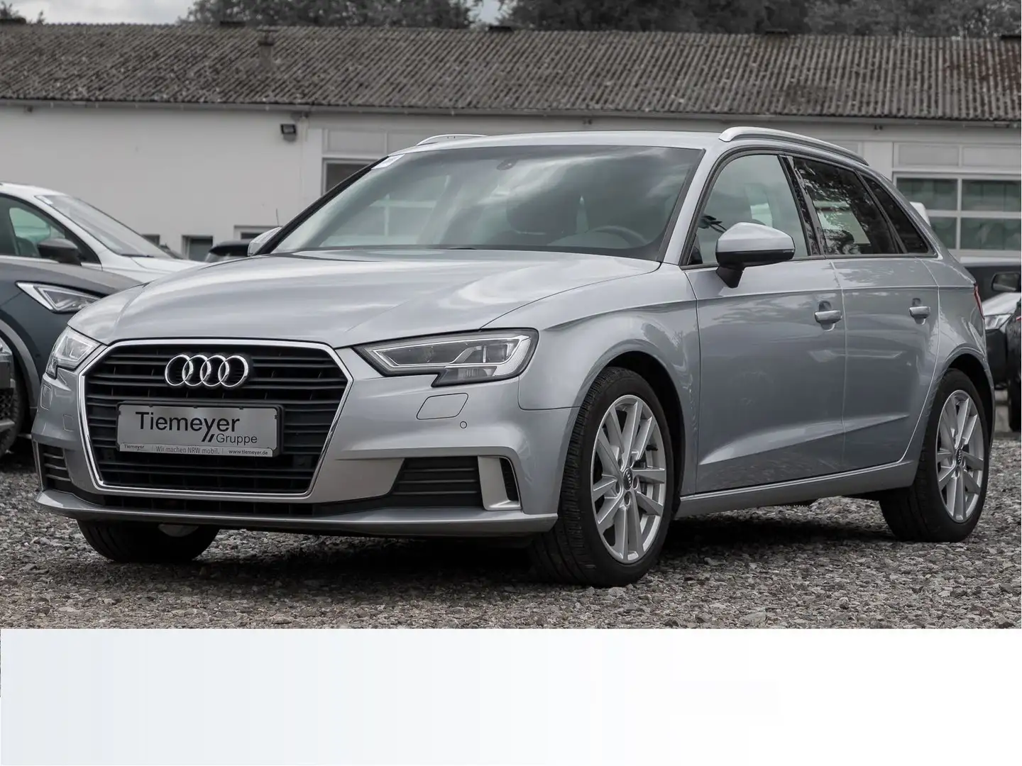 Audi A3 35 TFSI SPORT AHK NAVI LED VIRTUAL Silber - 2