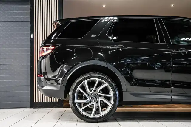 Land Rover Discovery Sport view 15