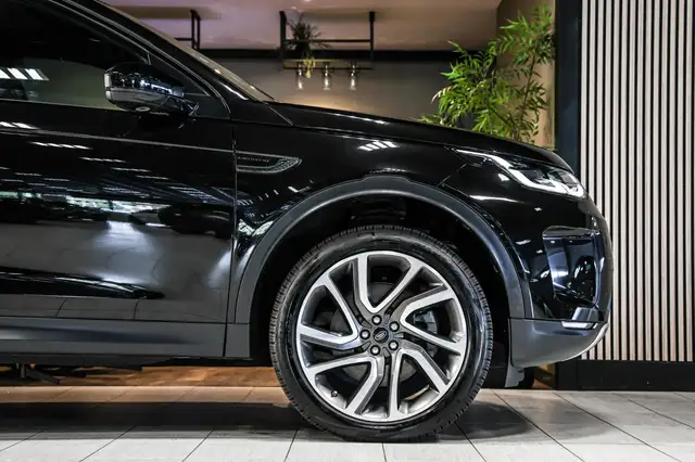 Land Rover Discovery Sport view 16