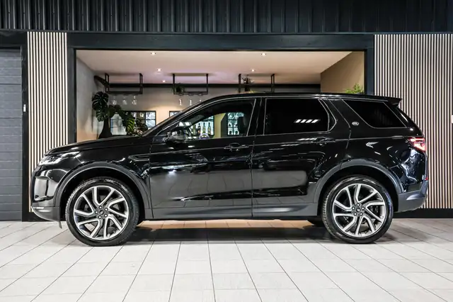 Land Rover Discovery Sport view 7