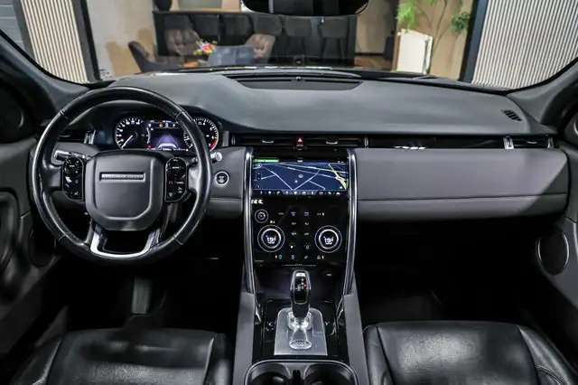 Land Rover Discovery Sport view 2