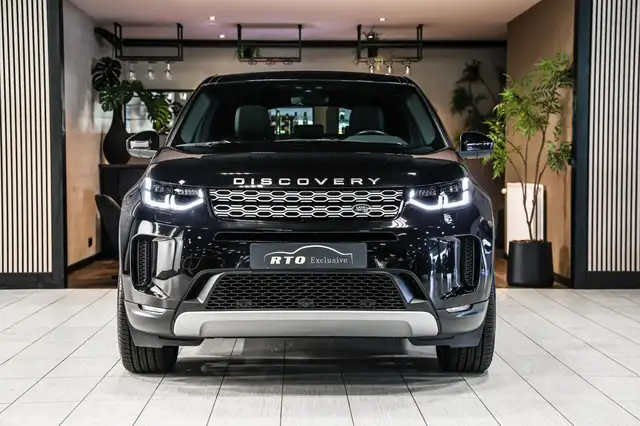 Land Rover Discovery Sport view 8