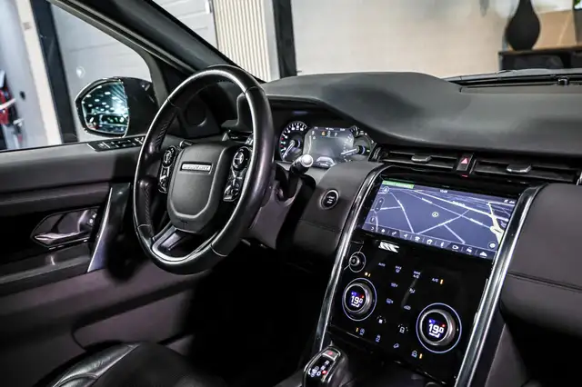 Land Rover Discovery Sport view 24
