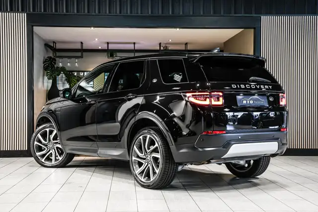 Land Rover Discovery Sport view 3