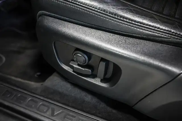 Land Rover Discovery Sport view 11