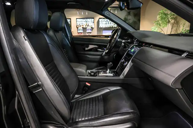 Land Rover Discovery Sport view 20