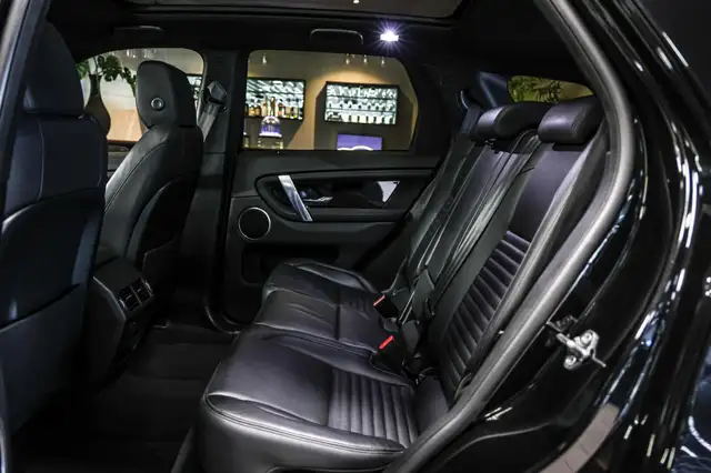 Land Rover Discovery Sport view 10