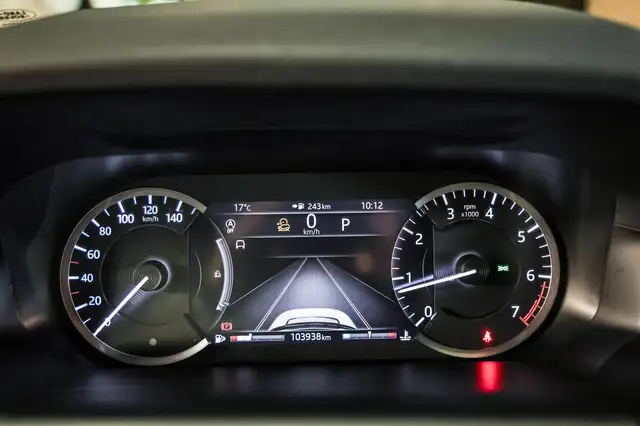 Land Rover Discovery Sport view 25
