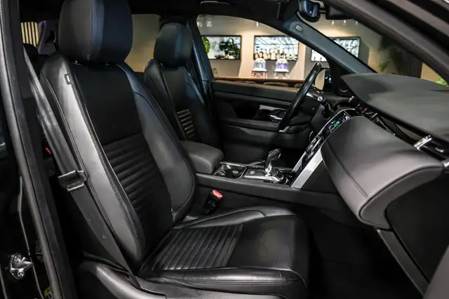Land Rover Discovery Sport view 19