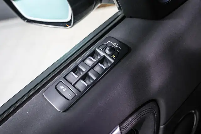 Land Rover Discovery Sport view 30
