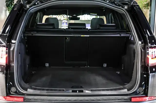Land Rover Discovery Sport view 27