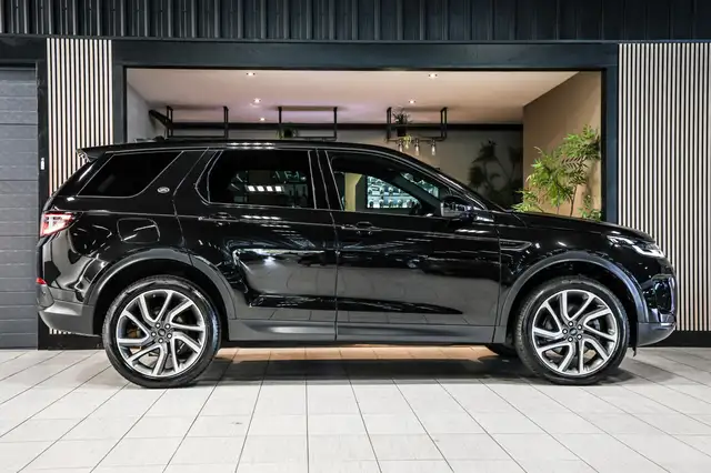 Land Rover Discovery Sport view 14
