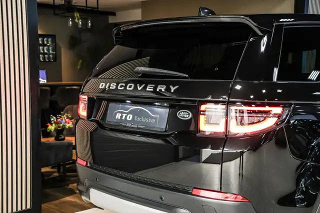Land Rover Discovery Sport view 17