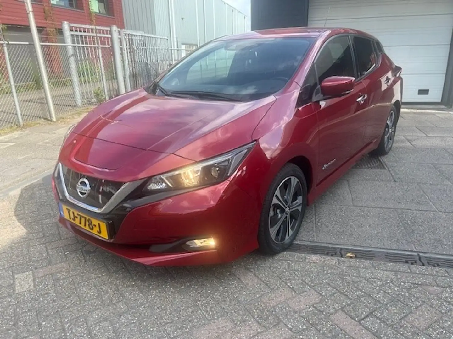 Nissan Leaf N-Connecta 40 kWh AIRCO I NAVI I ELECTRISCHE RAMEN Rood - 2