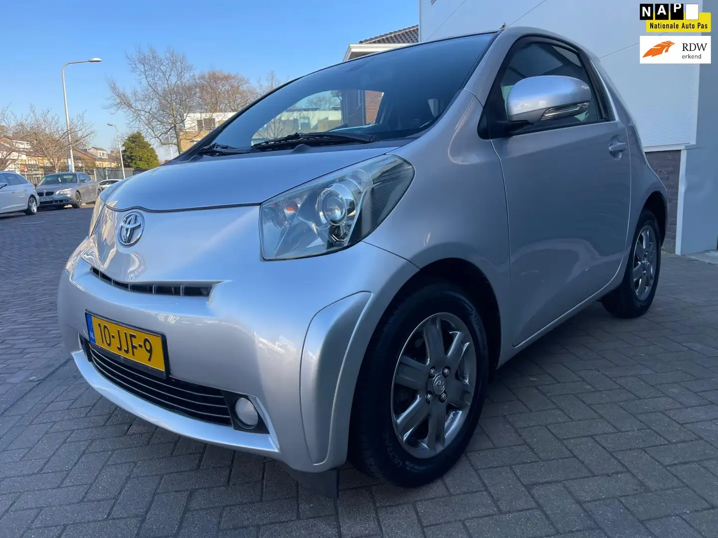 Toyota iQ 1.0 VVTi Aspiration/Automaat/Keyless/Navi/AUX/Clim Grijs - 1