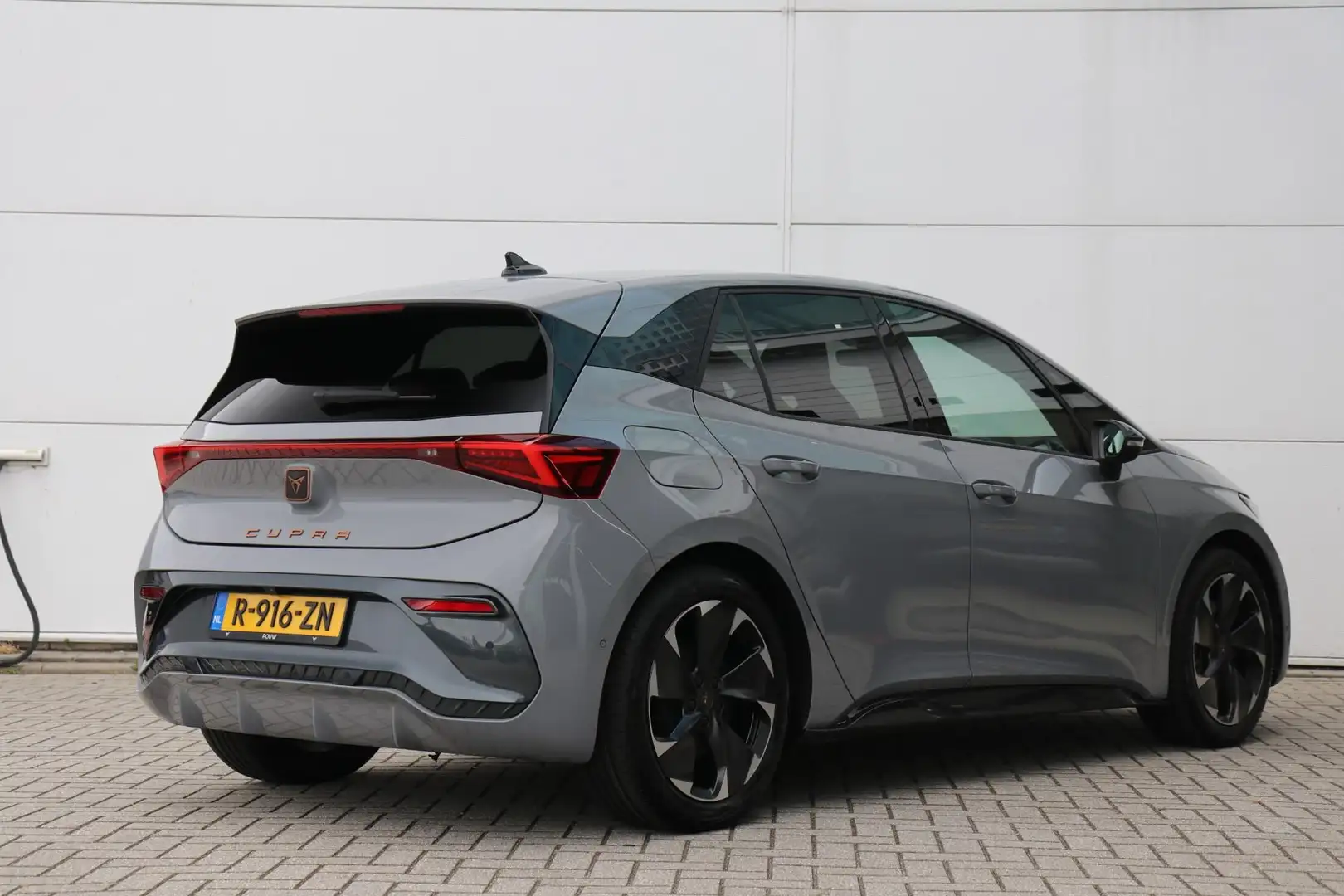 CUPRA Born Adrenaline 62 kWh 230pk | SoH 96% | Navigatie | St Grijs - 2