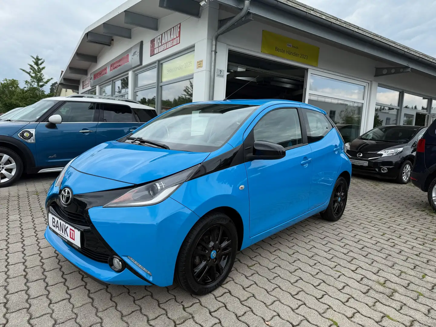 Toyota Aygo x-cite - TÜV 02.2027. - Blau - 1