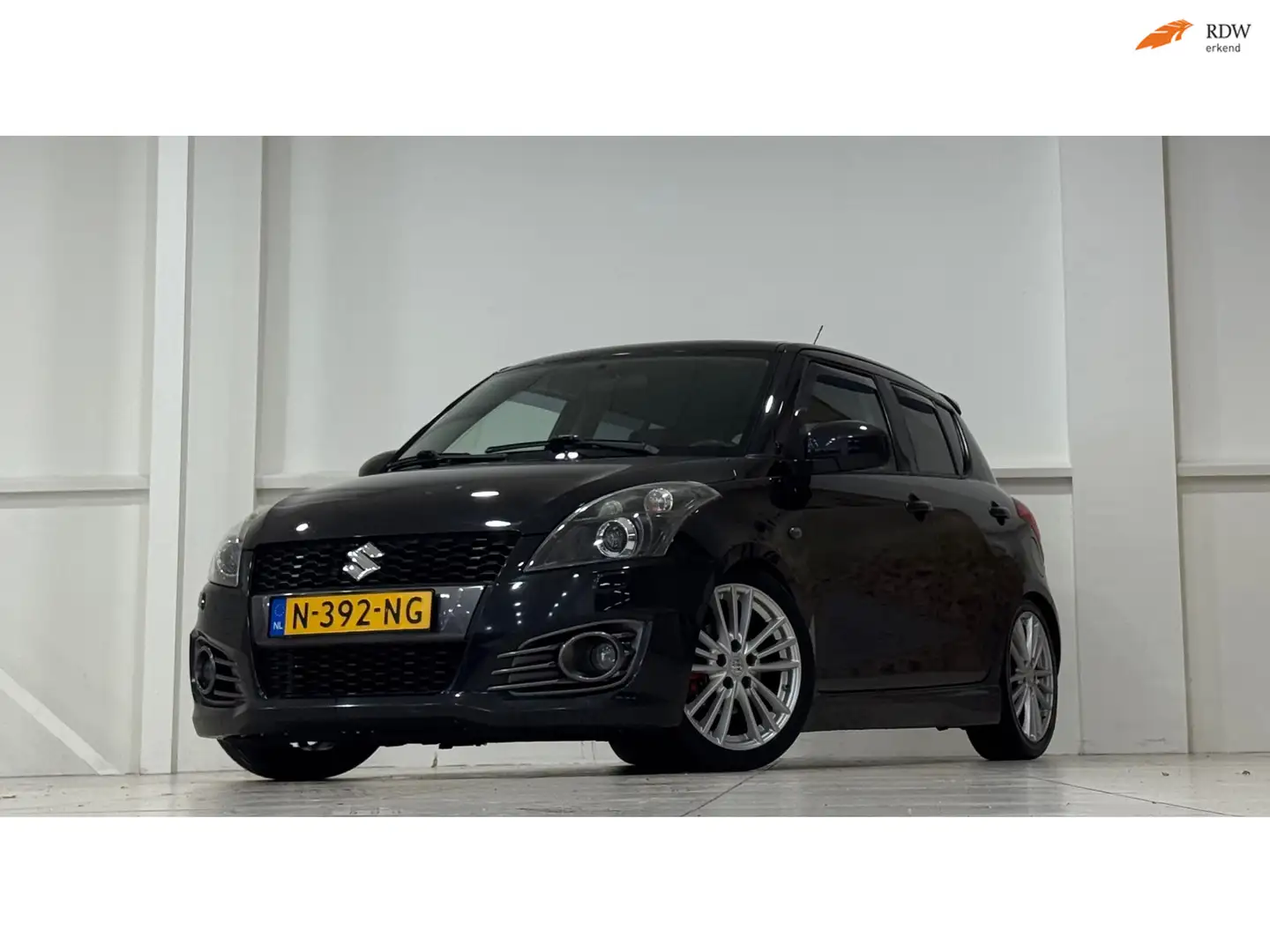 Suzuki Swift 1.6i 16V Sport 136pk Android Apple Carplay 17" LM Negro - 1