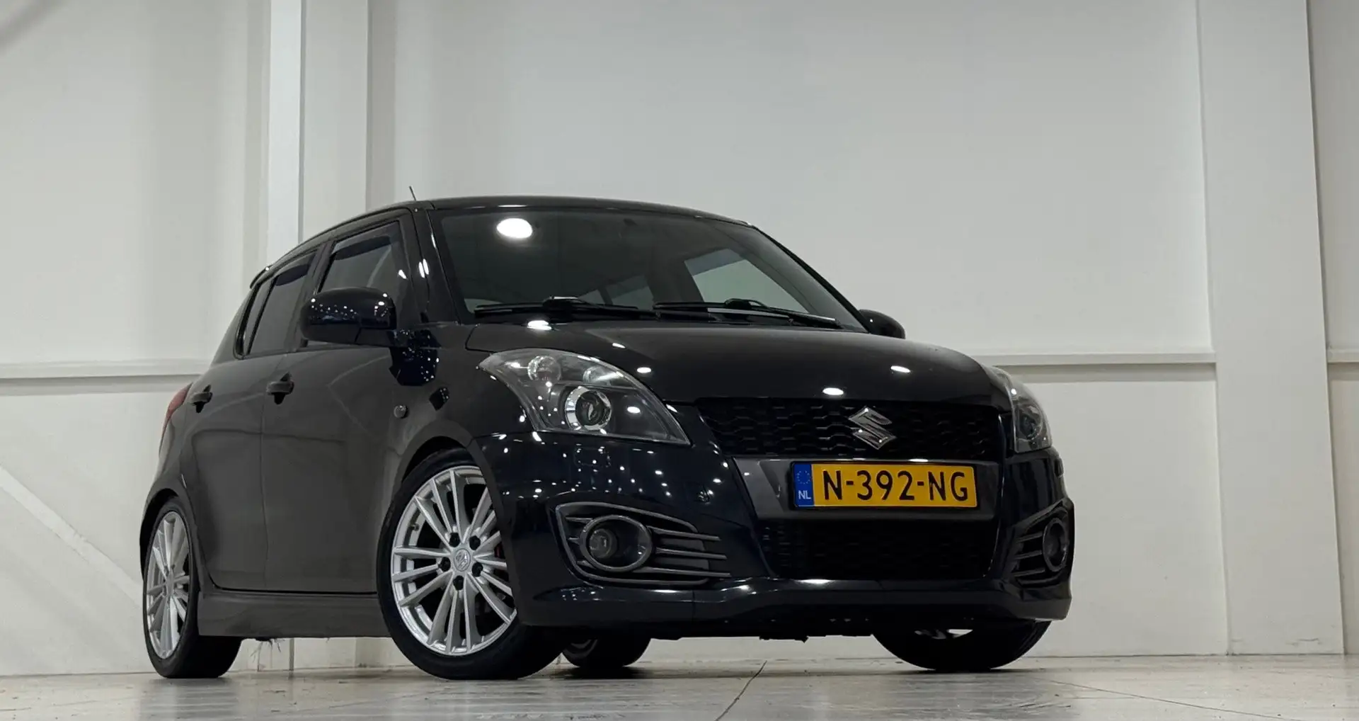 Suzuki Swift 1.6i 16V Sport 136pk Android Apple Carplay 17" LM Negro - 2