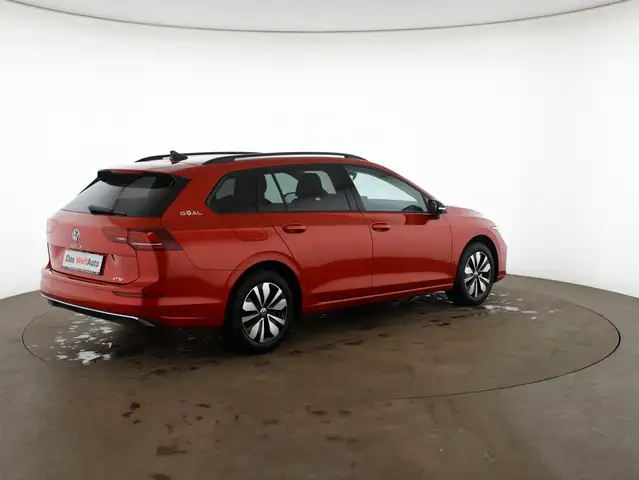 Volkswagen Golf view 4