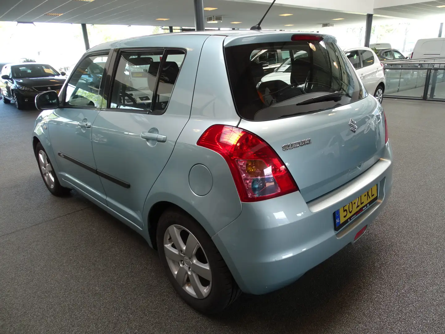 Suzuki Swift 1.3 Shogun Bleu - 2